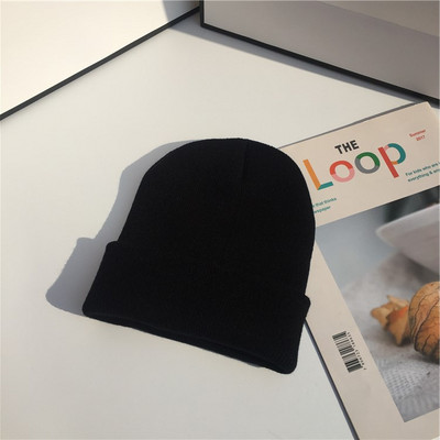 Πλεκτό ανδρικό καπέλο με κέντημα - πολλά χρώματα