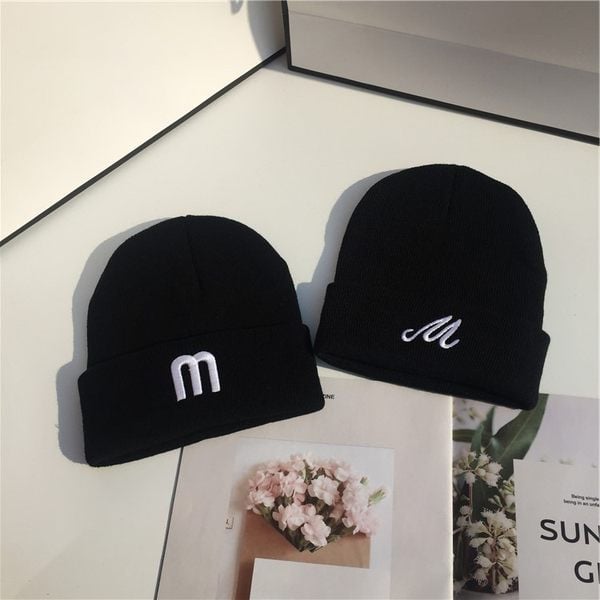 Πλεκτό ανδρικό καπέλο με κέντημα - πολλά χρώματα