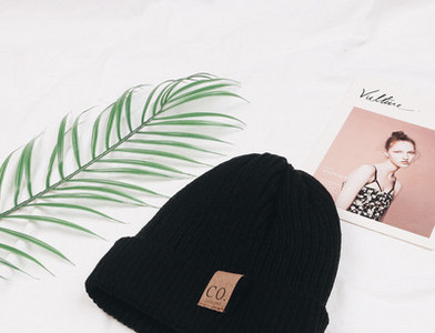 Ανδρικό χειμερινό καπέλο με βελούδινη φόδρα και επιγραφή