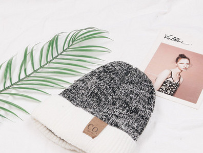 Ανδρικό χειμερινό καπέλο με βελούδινη φόδρα και επιγραφή