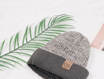 Ανδρικό χειμερινό καπέλο με βελούδινη φόδρα και επιγραφή