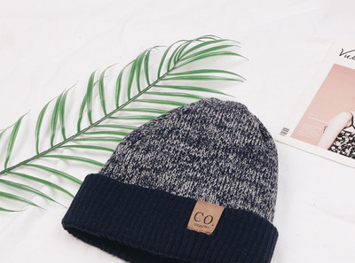 Ανδρικό χειμερινό καπέλο με βελούδινη φόδρα και επιγραφή