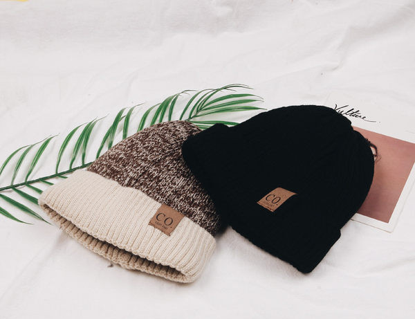 Ανδρικό χειμερινό καπέλο με βελούδινη φόδρα και επιγραφή