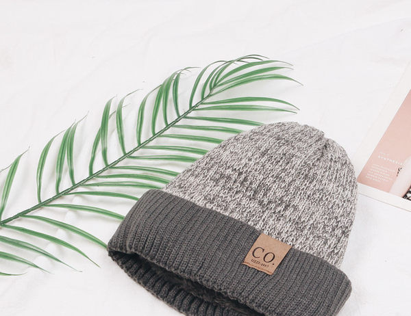 Ανδρικό χειμερινό καπέλο με βελούδινη φόδρα και επιγραφή