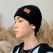 Πλεκτό ανδρικό καπέλο με έμβλημα