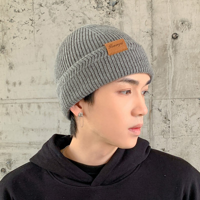 Πλεκτό ανδρικό καπέλο με έμβλημα