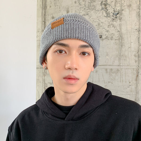 Πλεκτό ανδρικό καπέλο με έμβλημα