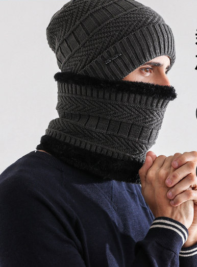 Мъжка зимна шапка с шал и надпис 