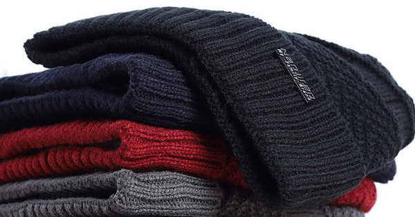 Мъжка зимна шапка с шал и надпис 