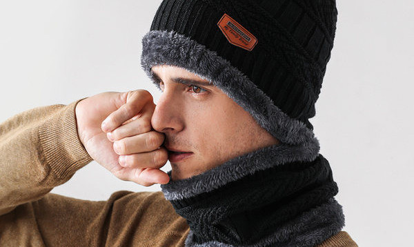 Мъжка зимна шапка с шал и надпис 