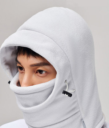 Topla polarna kapa pogodna za skijanje