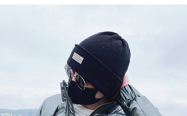 Ανδρικό καπέλο casual με έμβλημα