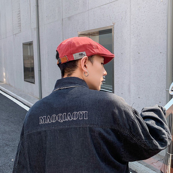 Muška kapa sa šilterom i grbom