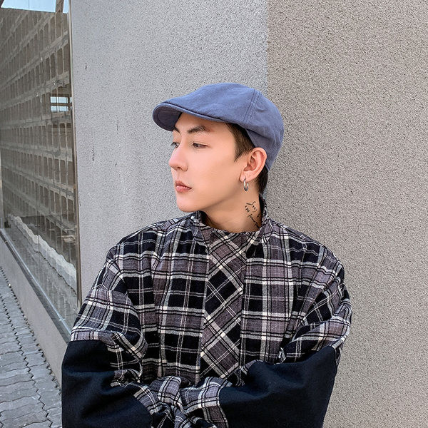 Muška kapa sa šilterom i grbom