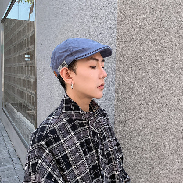 Muška kapa sa šilterom i grbom