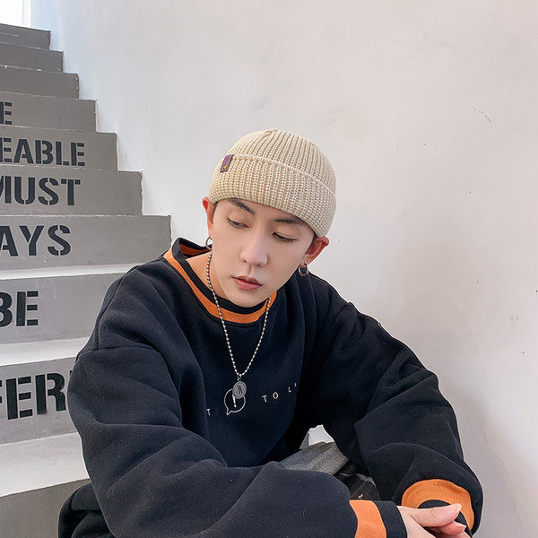 Ανδρικό μοντέρνο καπέλο φθινοπώρου-χειμώνα με έμβλημα