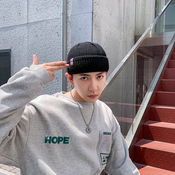 Ανδρικό μοντέρνο καπέλο φθινοπώρου-χειμώνα με έμβλημα