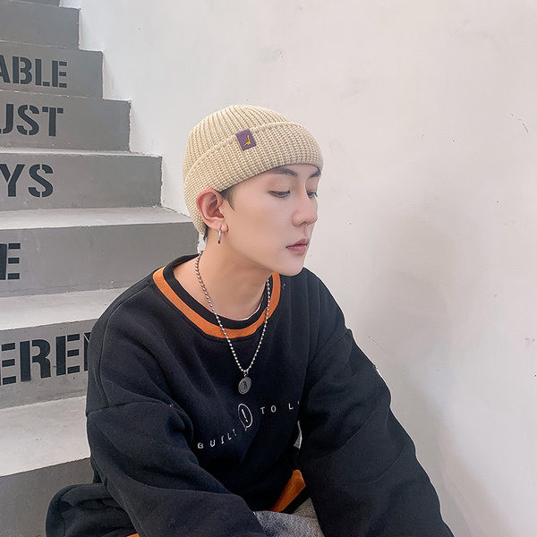 Ανδρικό μοντέρνο καπέλο φθινοπώρου-χειμώνα με έμβλημα