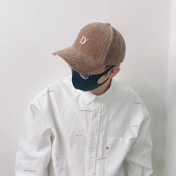 Ανδρικό καπέλο μπέιζμπολ με κεντημένο γράμμα