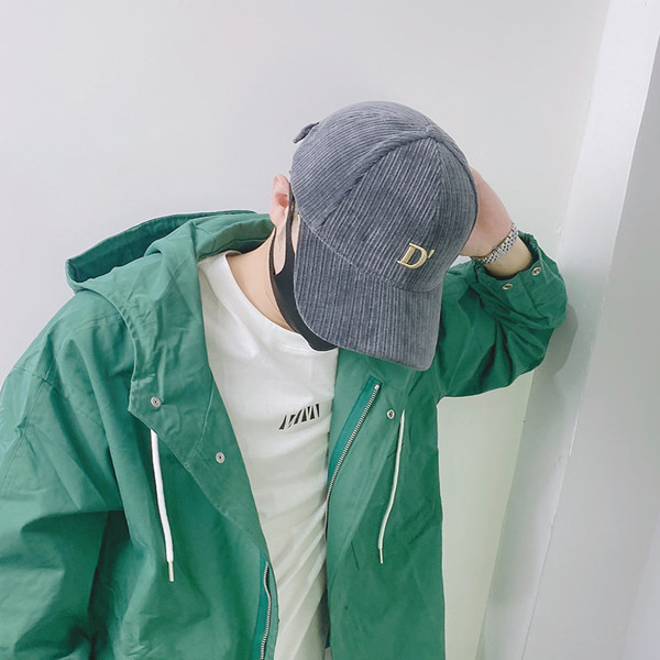 Ανδρικό καπέλο μπέιζμπολ με κεντημένο γράμμα