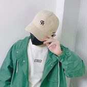 Ανδρικό καπέλο με κέντημα και γείσο