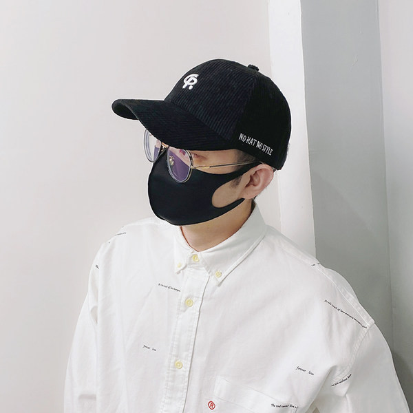 Ανδρικό καπέλο με κέντημα και γείσο