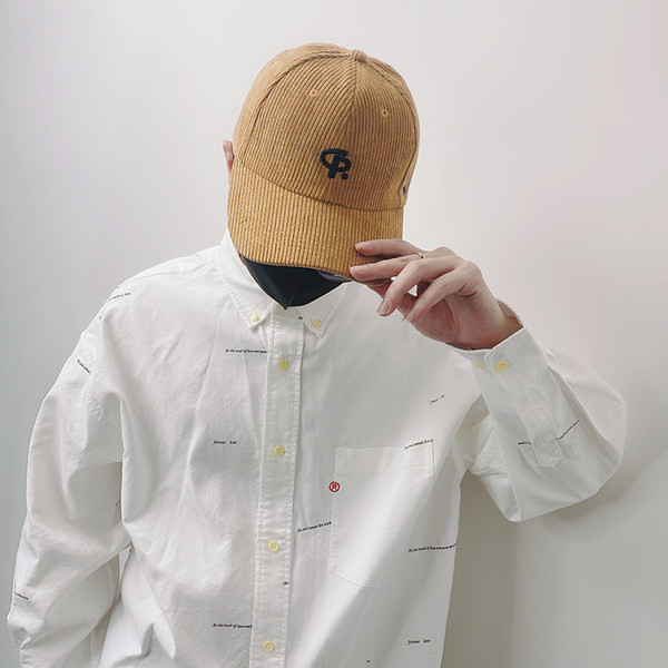 Ανδρικό καπέλο με κέντημα και γείσο