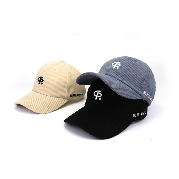 Ανδρικό καπέλο με κέντημα και γείσο