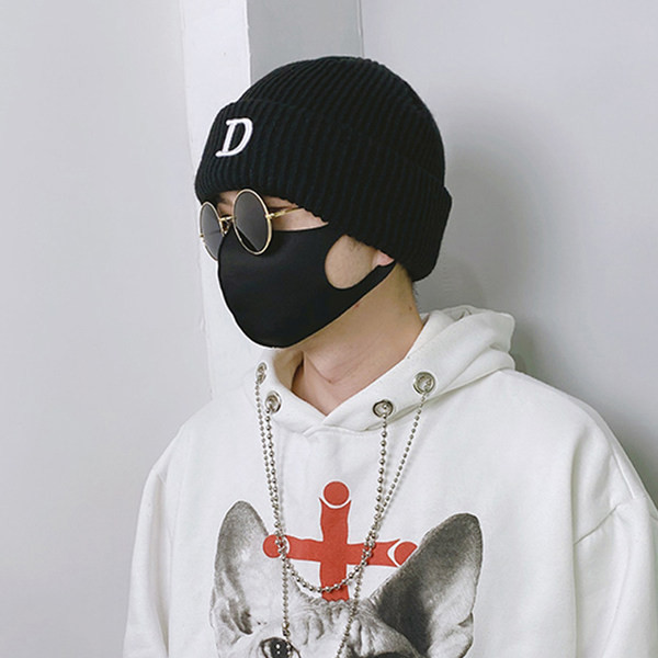 Πλεκτό καπέλο με κέντημα για άνδρες