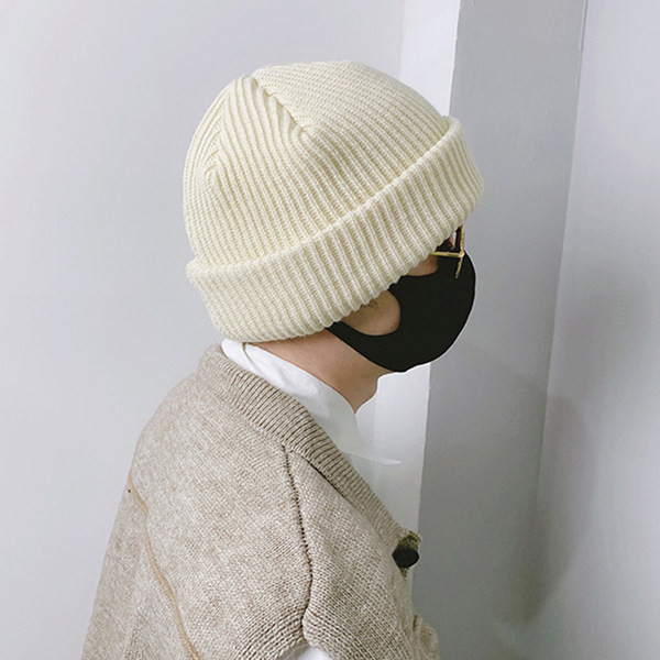 Πλεκτό καπέλο με κέντημα για άνδρες