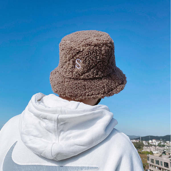 Ανδρικό πουπουλένιο καπέλο με κέντημα