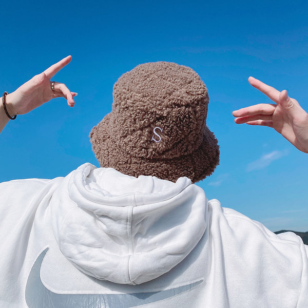 Ανδρικό πουπουλένιο καπέλο με κέντημα