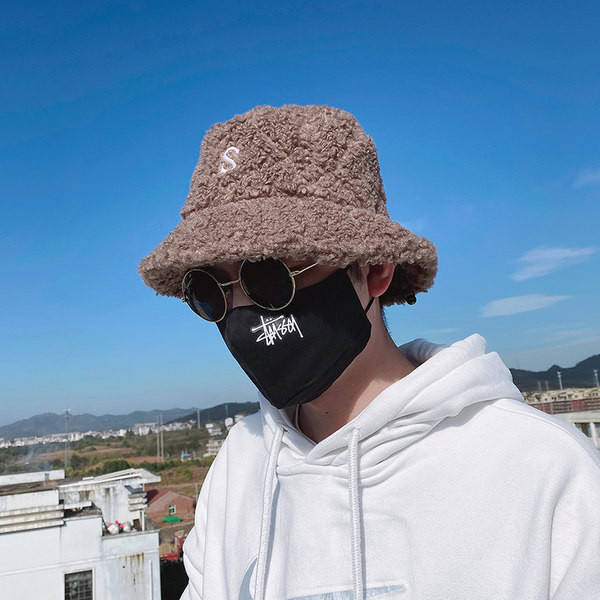 Ανδρικό πουπουλένιο καπέλο με κέντημα