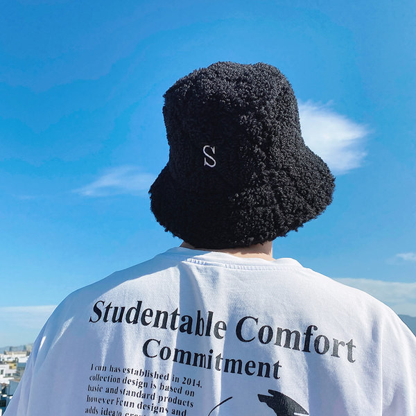 Ανδρικό πουπουλένιο καπέλο με κέντημα