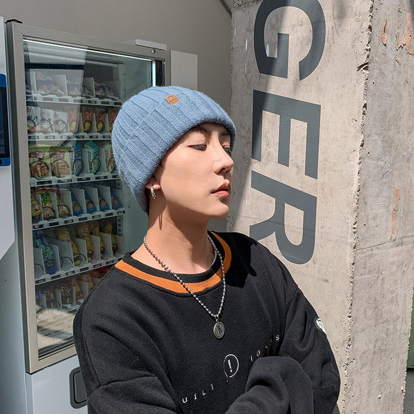 Muška pletena kapa u dvije boje