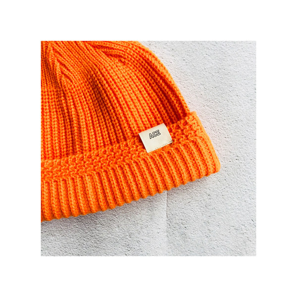 Ανδρικό χειμερινό πλεκτό καπέλο με έμβλημα