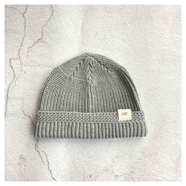 Ανδρικό χειμερινό πλεκτό καπέλο με έμβλημα