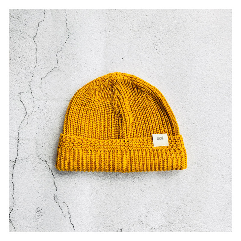 Ανδρικό χειμερινό πλεκτό καπέλο με έμβλημα