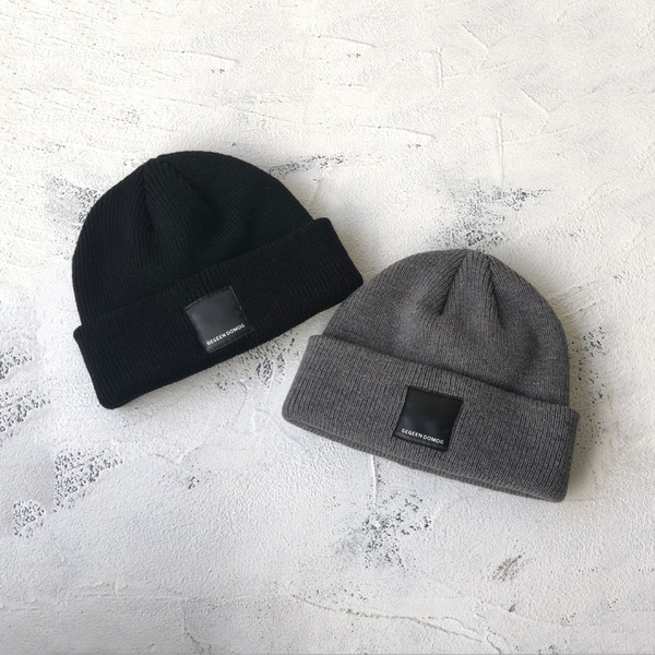 Ανδρικό πλεκτό καπέλο χειμερινό με έμβλημα