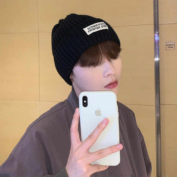 Ανδρικό πλεκτό καπέλο με έμβλημα