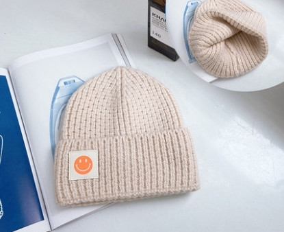 Ανδρικό χειμερινό πλεκτό καπέλο με απλικέ