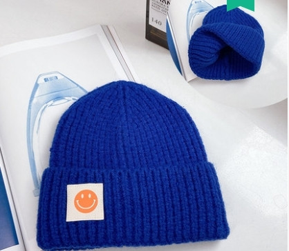 Ανδρικό χειμερινό πλεκτό καπέλο με απλικέ