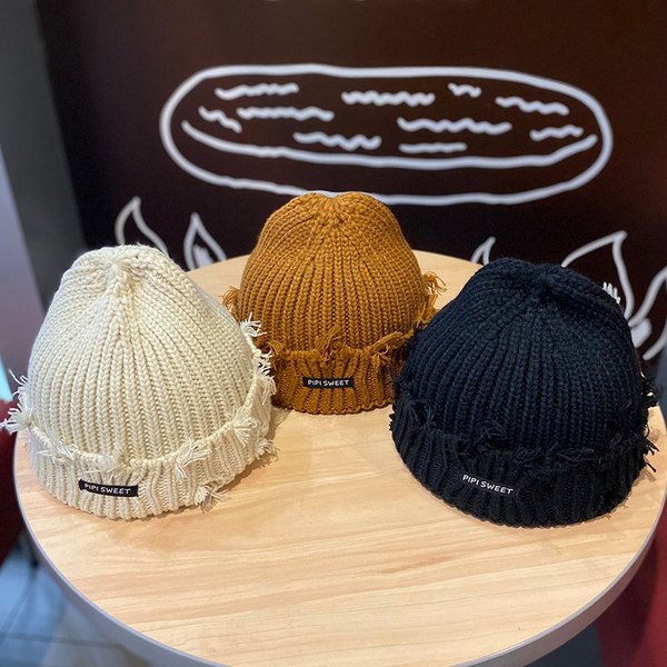 Ανδρικό καπέλο casual με έμβλημα σε πολλά χρώματα