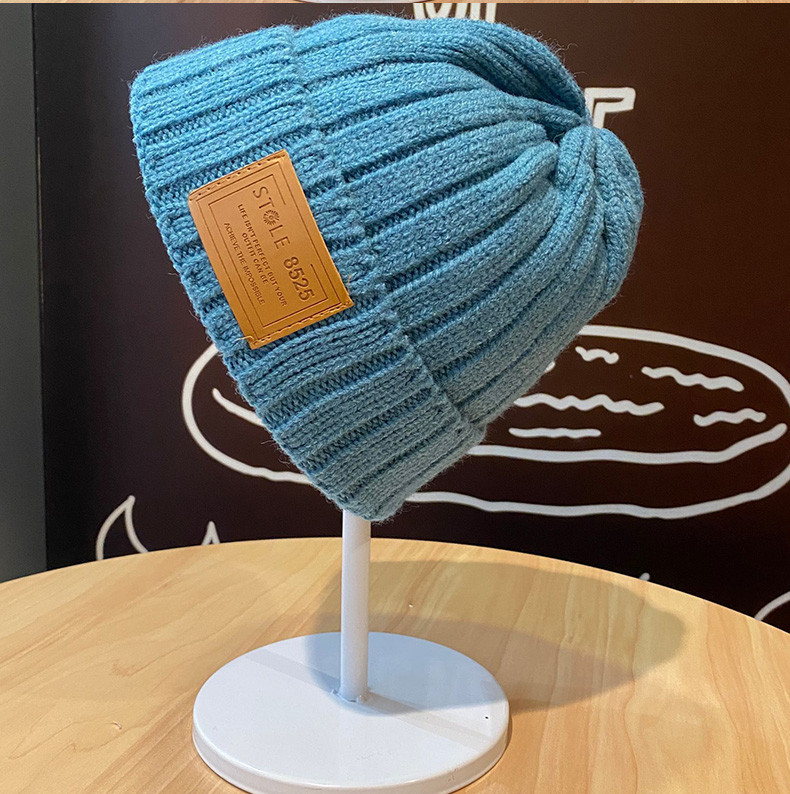 Muška vunena kapa sa grbom