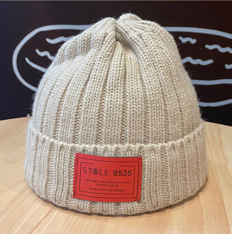 Muška vunena kapa sa grbom