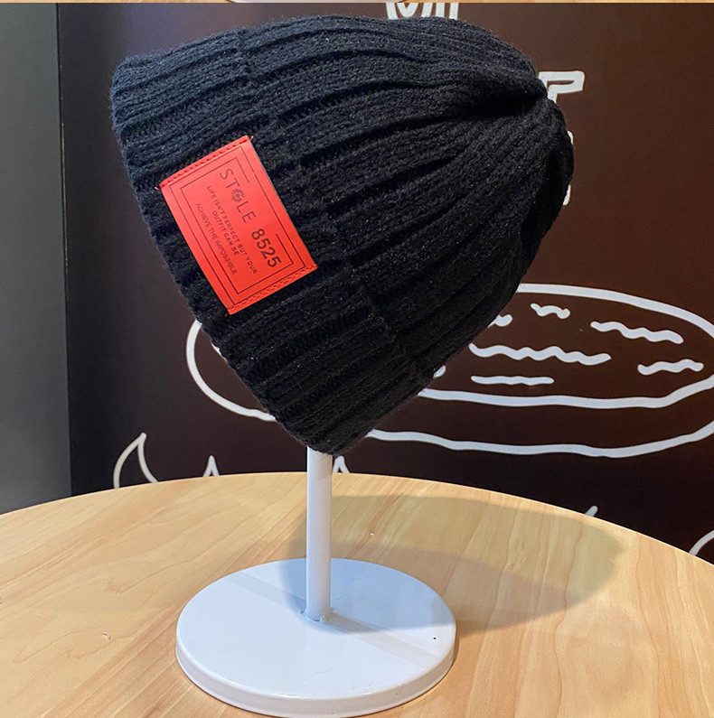 Muška vunena kapa sa grbom