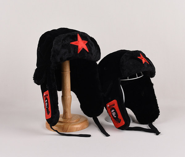 Debela muška kapa naušnica s aplikacijom