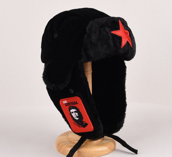 Debela muška kapa naušnica s aplikacijom