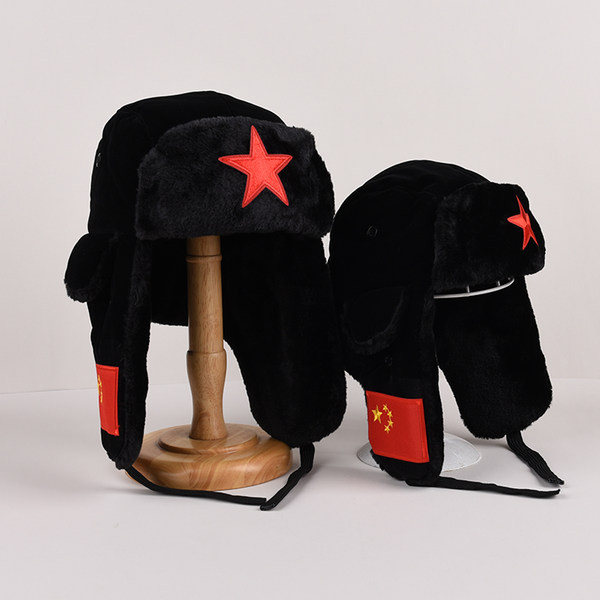 Debela muška kapa naušnica s aplikacijom