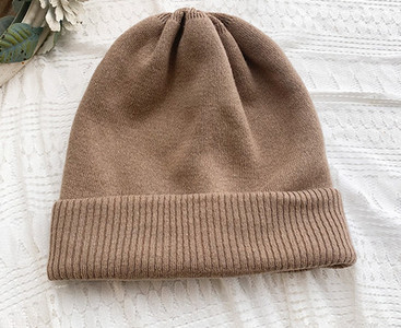 Μοντέλο ανδρικό καπέλο μονόχρωμο σε τέσσερα χρώματα